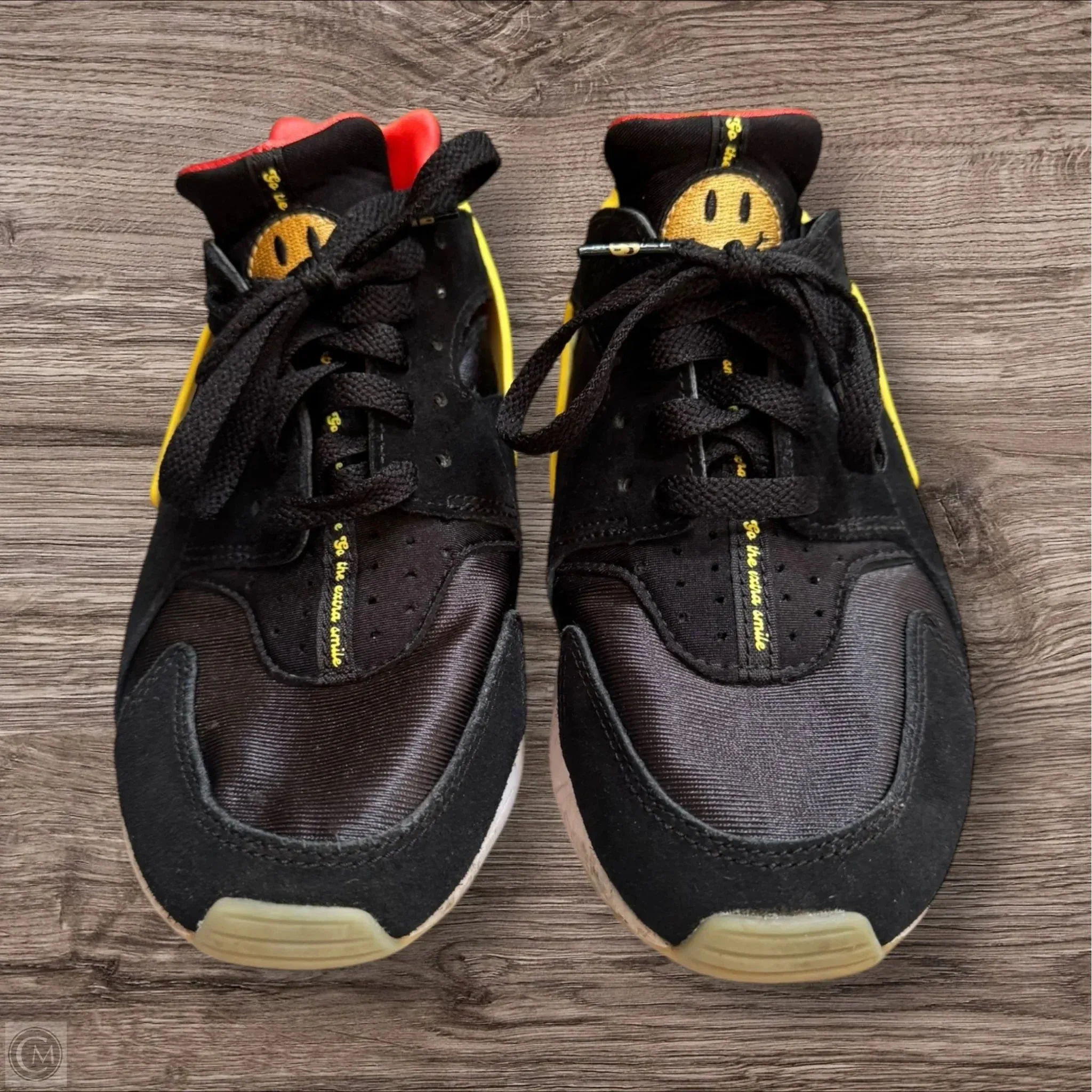 Shoes Sneakers By Nike In Black & Yellow, Size: 7.5