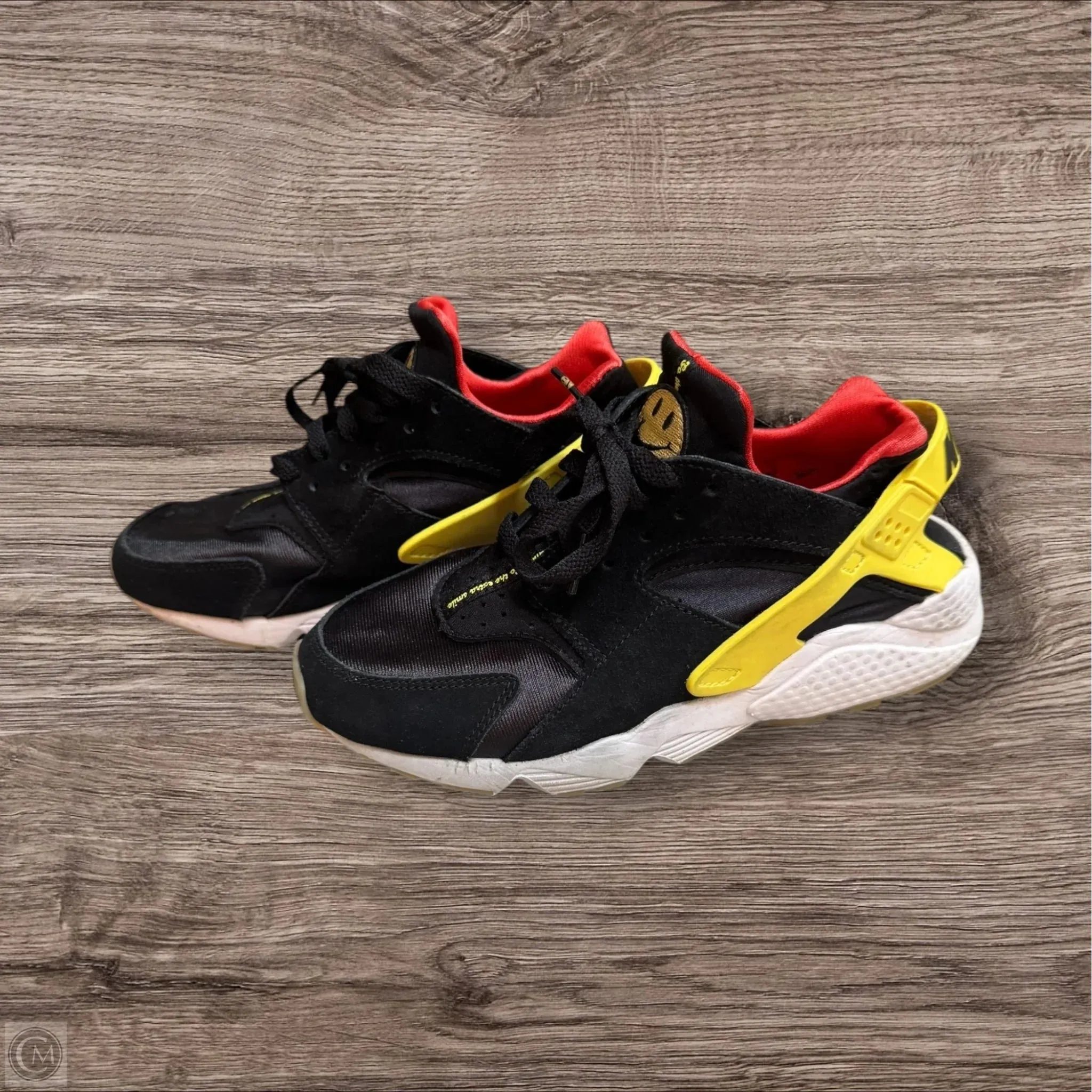 Shoes Sneakers By Nike In Black & Yellow, Size: 7.5