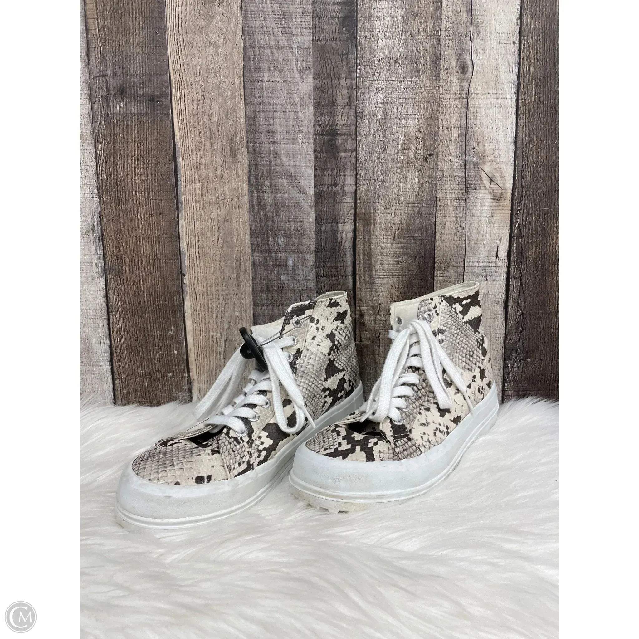 Shoes Sneakers By Superga In Tan, Size: 8